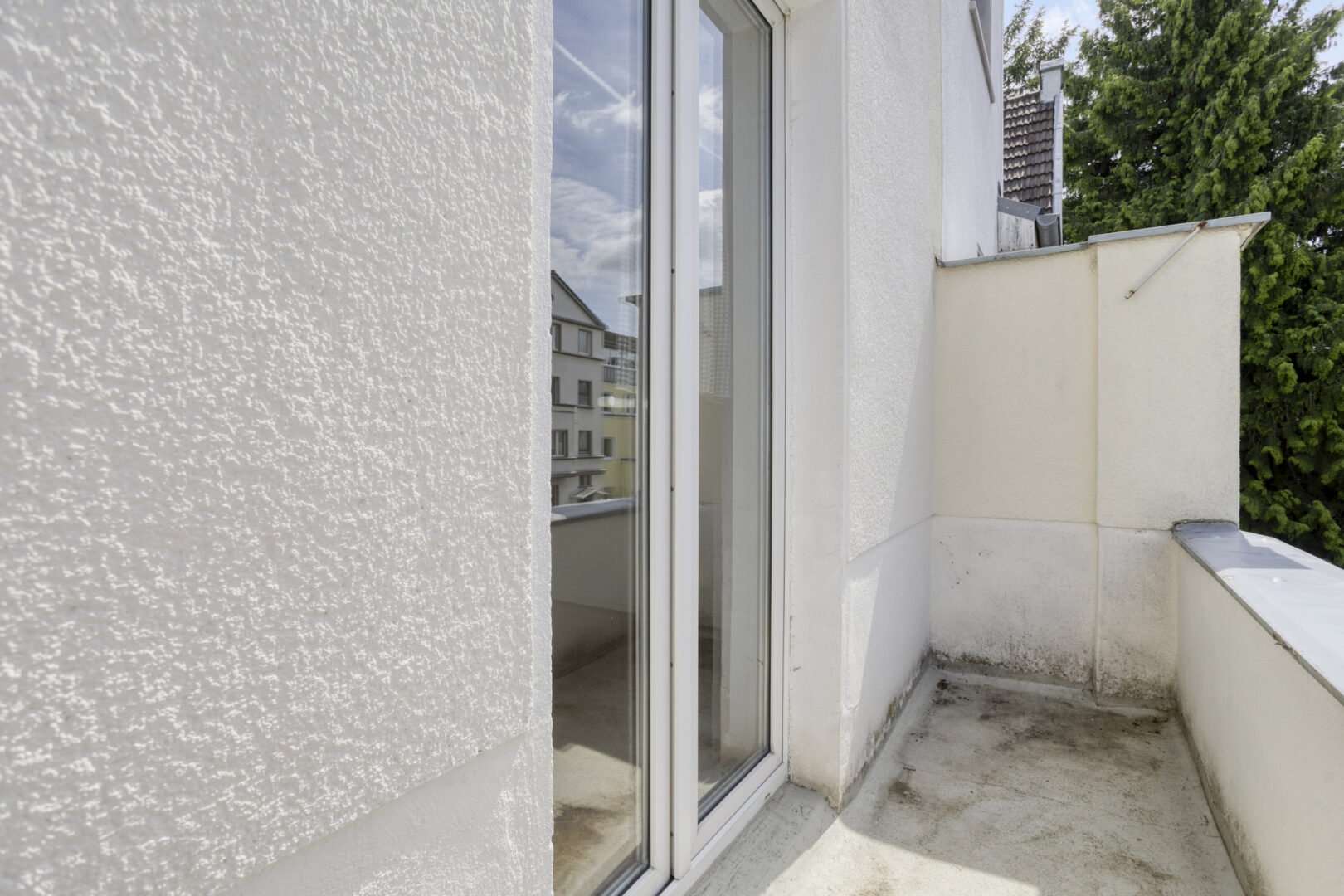 Balkon Straßenseite 1.OG 2