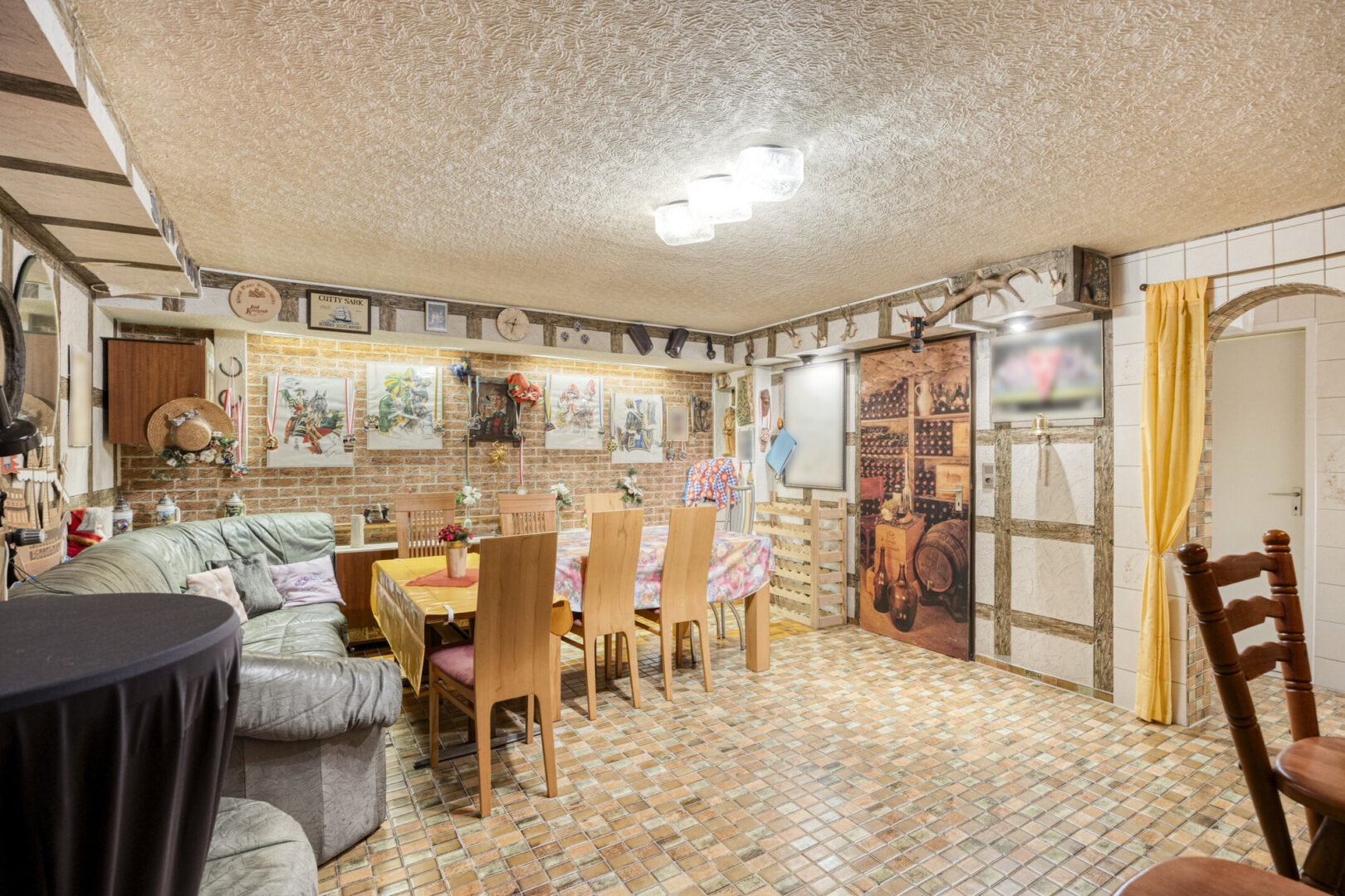 Partykeller mit Bar-Theke